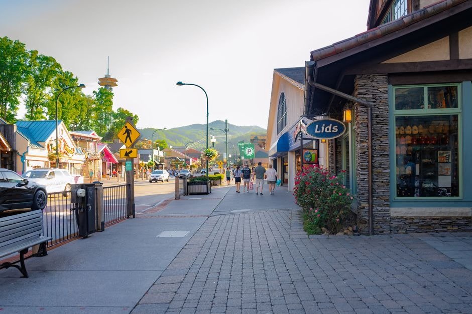 How to Plan a Smokies Getaway Around Nature, Attractions, and Downtime 