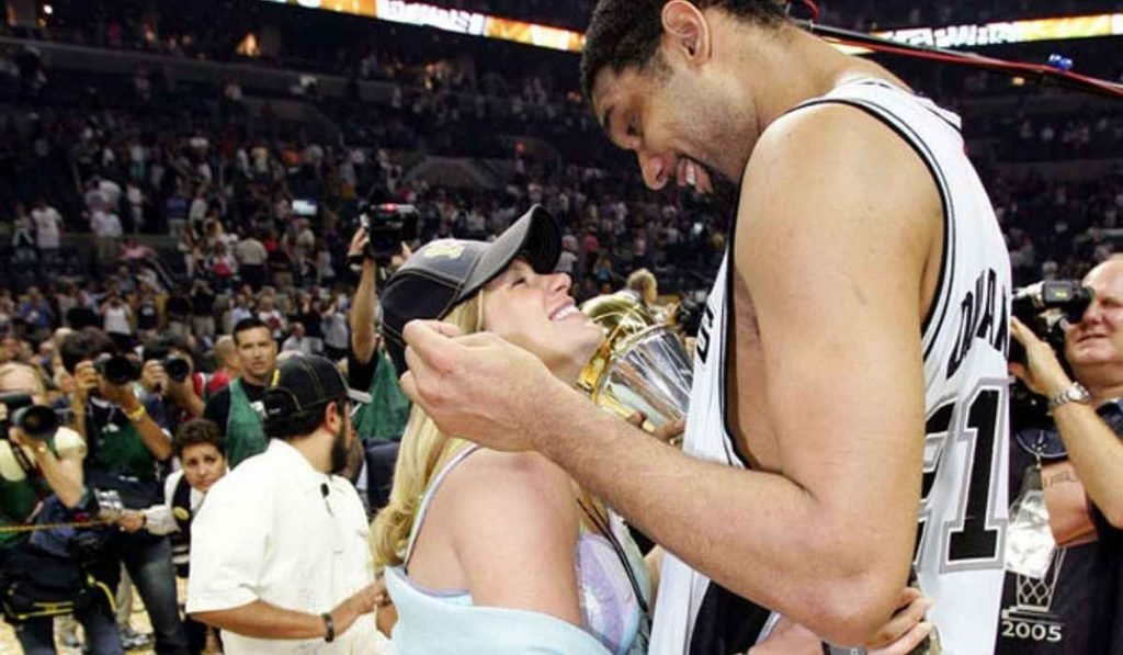 Tim duncan brother wife
